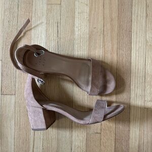 A New Day Nude heels size 6.5